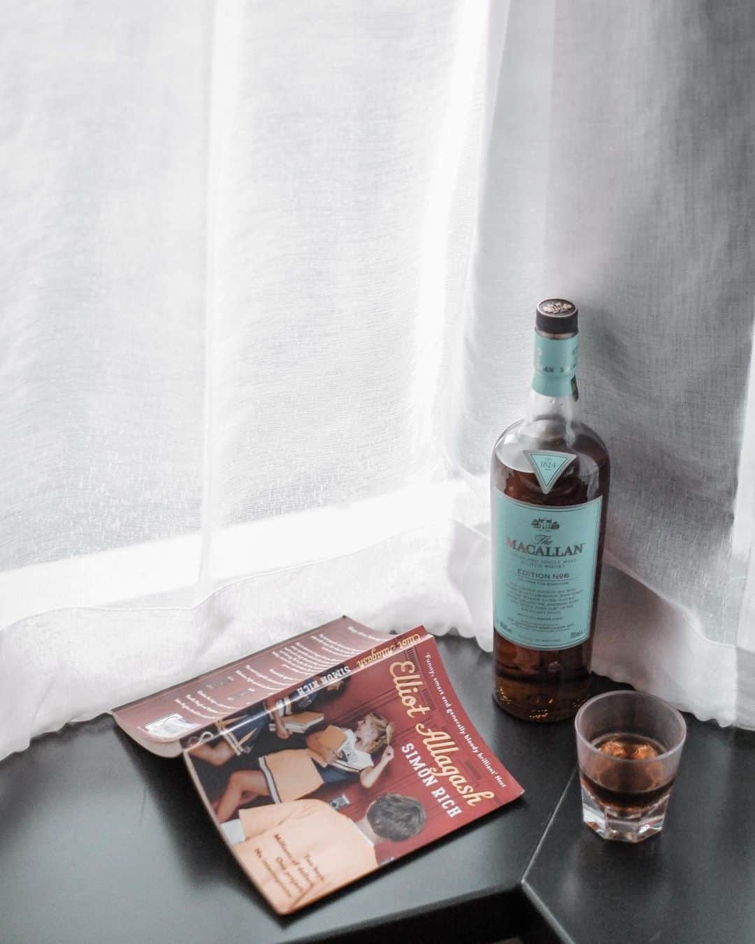 Noel LHYさんのインスタグラム写真 - (Noel LHYInstagram)「| 𝐓𝐡𝐞 𝐌𝐄 𝐓𝐢𝐦𝐞   A glass of The Macallan edition No.6 whisky & a book   That’s all I need on my day off   #MACALLANCREATES #EDITIONNO6 #THEMACALLANHK @THEMACALLAN_HONGKONG」10月28日 13時18分 - no3l