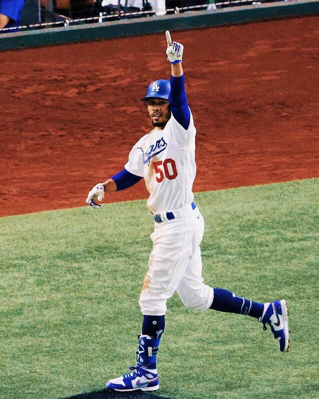 Jordanのインスタグラム：「Winning is a family affair. Congrats to the 2020 World Series Champions @MookieBetts and @KenleyJansen74. #JUMPMAN」