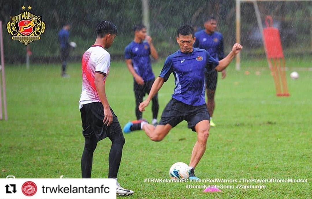 渡邉将基のインスタグラム：「GOMO KELATE GOMO🔴⚪️🇲🇾 Boost immunity 💪💪💪  #restart #kotabharu #kelantan #kelantanfa #kelantanfafans  #trwcc #mfl #football2020 #football #enjoyfootball #malaysia #malaysiafootball #enjoyfootball #goal #kelantanfc #focus #focusourself #lovefootball #lovekelantan #yakult #yakultmalaysia #boostimmunity #keepcondition」