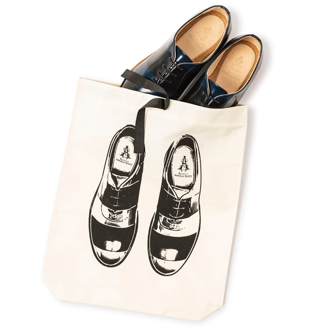 ザ オフィス オブ アンジェラ スコットさんのインスタグラム写真 - (ザ オフィス オブ アンジェラ スコットInstagram)「How cute are our new shoe bags? Now available to purchase online- swipe to see the different patterns #myscotts」10月28日 13時16分 - officeofangelascott