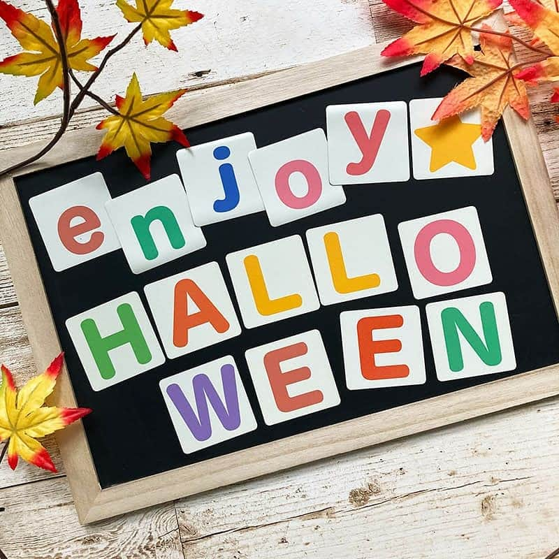 マグネットパークさんのインスタグラム写真 - (マグネットパークInstagram)「enjoy★ HELLOWEEN!  文字マグアルファベットで作ってみたよ（綴り間違ってないよね…？！） 小文字と大文字があるので使い分けていろいろ作ってみてね～！  . . #マグネットパーク #magnetpark #マグネットコレクション #マグネットシート #magnet #マグネットステッカー #デコレーションマグネット #マグネットシール #マグネット遊び #マグネット集め #マグネットウォール #ウォールステッカー #ウォールステッカー貼ってみた #壁紙シール #玄関アプローチ #冷蔵庫マグネット #文字マグ #アルファベットマグネット #アルファベット #英語 #知育 #ハロウィン #ハッピーハロウィン」10月28日 13時26分 - magnetpark_jp