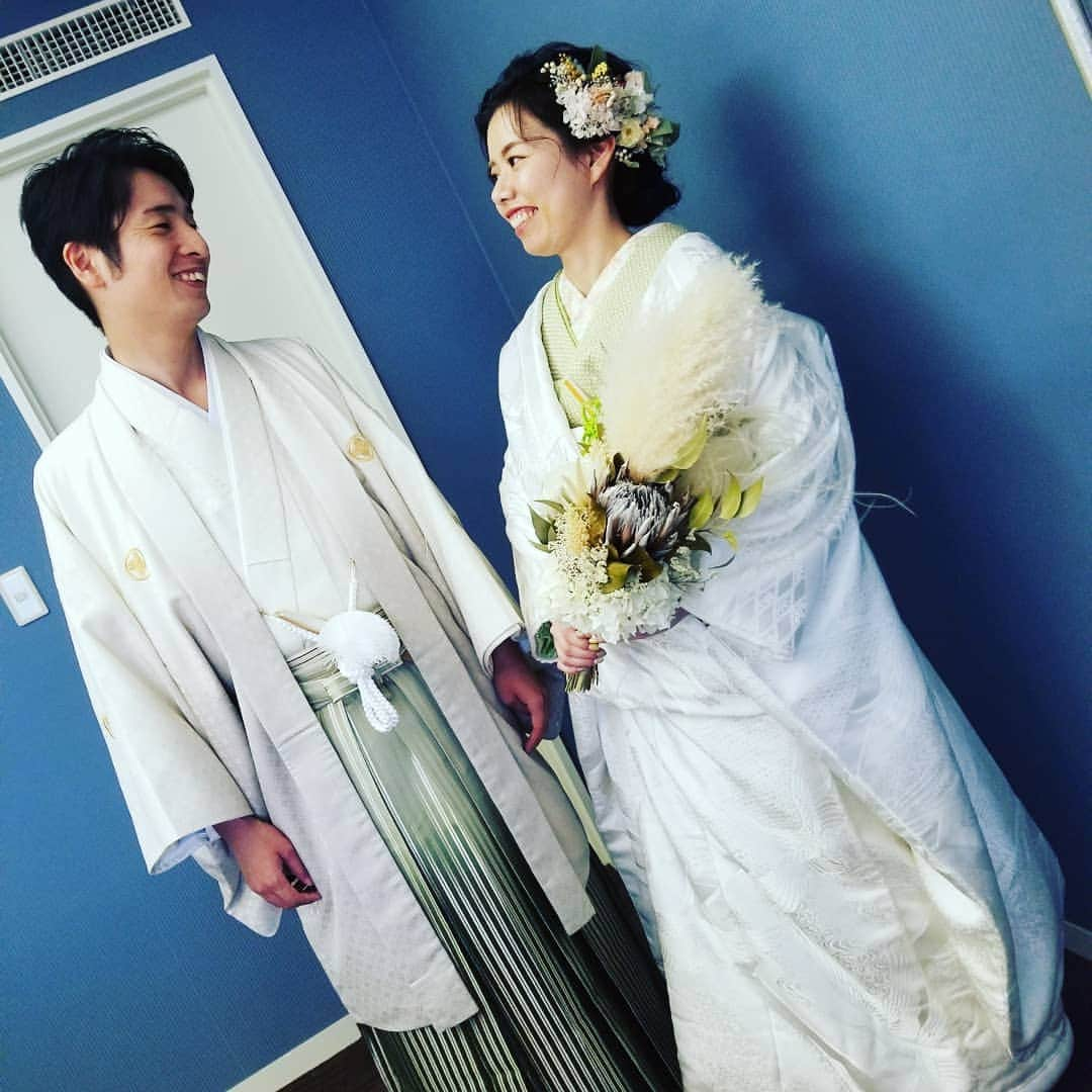 富山第一ホテルウェディングさんのインスタグラム写真 - (富山第一ホテルウェディングInstagram)「新婦さまの和装小物にあわせた ナチュラルグリーンの ダルマに目入れ(👀)  ゲストみんなの幸せと 平和を願って！ との想いを込めて❇️  おふたりの優しさがあふれる パーティーでした✨  ずっとずっとお幸せに！ ありがとうございました！  #富山#富山第一ホテル #白無垢で披露宴 #和装でケーキ #和風ウェディングケーキ #だるまケーキ#和婚 #ホテルウェディング#結婚式 #ブライダル#ウェディング #チャペル#挙式#披露宴 #ウェディングドレス #タキシード#新郎新婦 #教会式#人前式#神前式 #少人数婚礼 #親族会食  #会場コーディネート  #ドライフラワー #結婚式準備#北陸花嫁 #和装前撮り #プレ花嫁準備」10月28日 13時26分 - bridal.toyama.daiichi