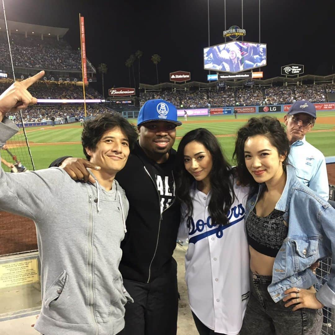 ページ・ケネディさんのインスタグラム写真 - (ページ・ケネディInstagram)「LA running sports. I’m not a huge baseball fan but def repping the city. Congrats @dodgers shout out to #RushHour cast #Dodgers Champs. Lakers Champ. #Kobe Smiling」10月28日 13時32分 - pagekennedy