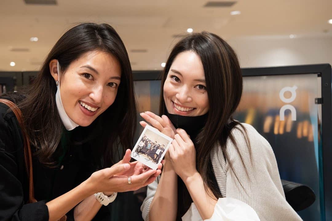 大杉亜依里のインスタグラム：「先日、石井スポーツマロニエゲート銀座店 @ishiisports_ginza さんで撮影させていただきました！﻿ ﻿ テーマは﻿ "初心者ランナー向けの…🏃🏻‍♀️"←まだ内緒。﻿ ﻿ ゲストは @yui_iida 🦋﻿ 撮影協力は @vrai_aki @koukoshi ✨﻿ ﻿ もう〜石井スポーツのみなさん、撮影チームのみんなに本当に感謝です🥺✨﻿ ﻿ YouTubeに公開予定で、絶賛編集中です！﻿ 実は私デュアルワーカーなので、仕事の合間にせっせか編集してます😂﻿ 今日も出勤なので、編集は夜にまた続き頑張るわ〜！﻿ 楽しみにしててくださいね〜🙏💕  photo: @koukoshi」