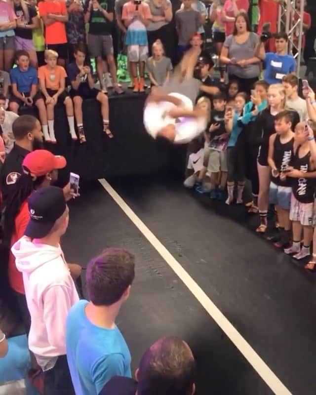 のインスタグラム：「😱😱😱  Posted @withregram • @aaronmicheal0514 #throwback Hype Mode - - - - - #aaronmicheal #aaroncook #gymnastics #gymnast #tumbling #flipping #doubleback #twisting #cheer #cheerleading #fitness #fitnessmotivation #morningmotivation #motivation #inspiration #inspireothers #health #speed」