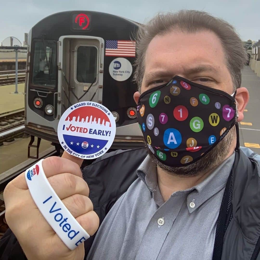 CNNさんのインスタグラム写真 - (CNNInstagram)「Other than exercising your American right and contributing to the glorious tradition of democracy, getting a little sticker may be one of the best parts about voting. We want to see all the “I voted” stickers from across the country. Show us yours by posting a sticker using the hashtag #IvotedCNN.  (📸: Instagram/@prettysideofthings, Twitter/Jeffrey S. Putman, Instagram/@kiki.werks.out and Edwin Ortiz)」10月28日 5時00分 - cnn