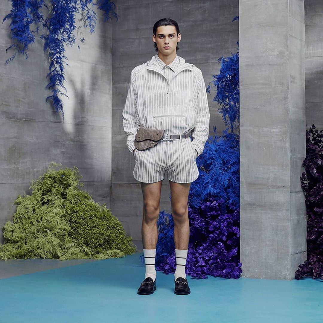 HYPEBEASTさんのインスタグラム写真 - (HYPEBEASTInstagram)「@hypebeastsyle: @dior has unveiled its latest Spring 2021 Resort collection inspired by Christian Dior’s childhood home. The capsule encompasses a bevy of classic and contemporary Dior elements, the new selection is rife with comfortable layering pieces, graphic accessories, and covetable footwear. Dior’s Oblique monogram is, as usual, everywhere; splashed across sweaters, shirts, shorts, shoes, and caps, it’s rendered in pale grey and Dior’s signature rich blue atop a white or grey base. Clean tones inform much of the new collection, as Jones loosens his tailoring for elevated blazers, crisp suiting shorts, and plenty of branded shirts. Click the link in bio for the full lookbook.⁠⠀ Photo: Dior」10月28日 5時07分 - hypebeast