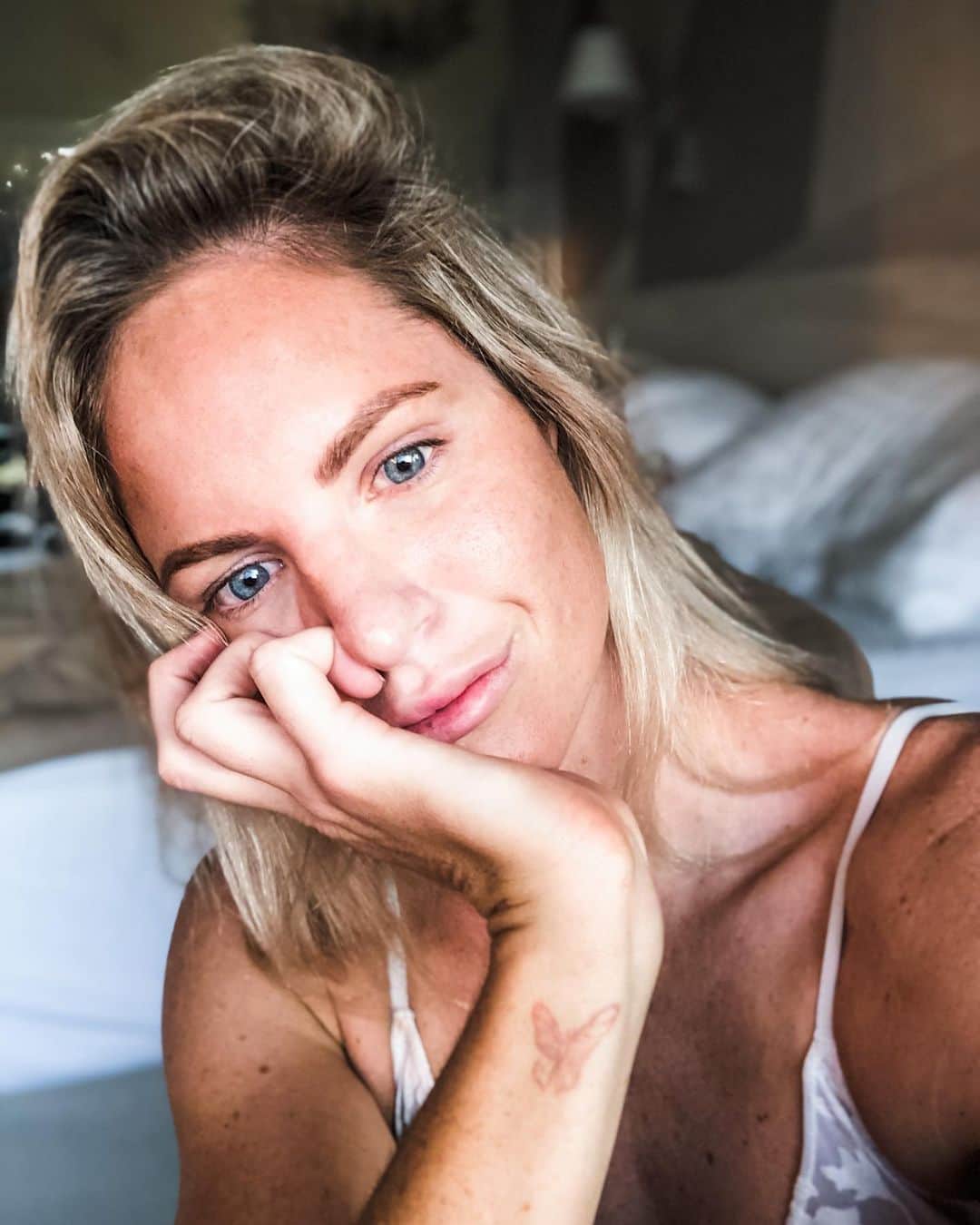 エミリー・シーボームのインスタグラム：「Bored in the bubble and in the bubble bored.  #bubblelife #budapest #isl2020 #iswimleague #athlete #selfie」