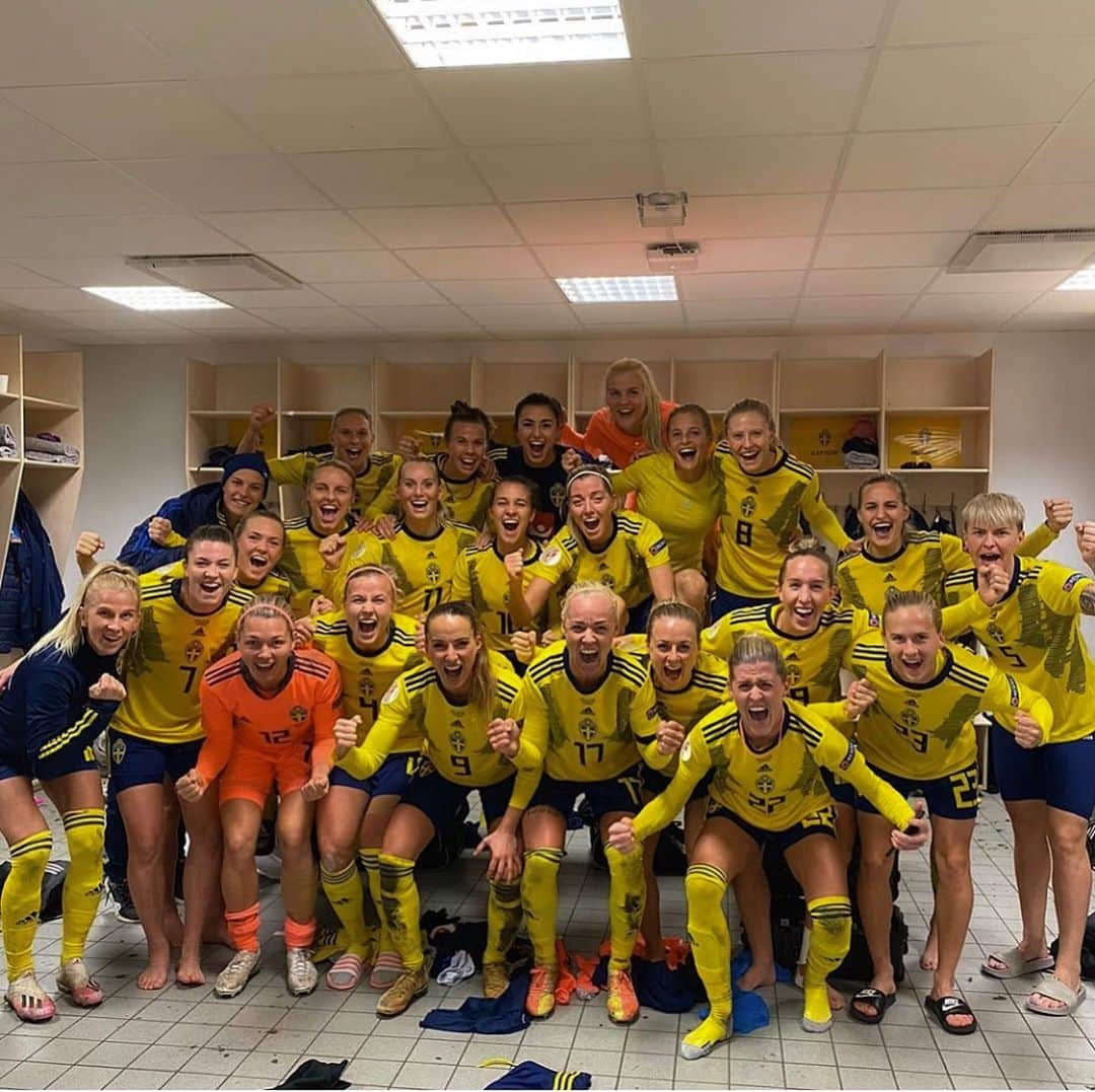 ソフィア・ヤコブソンさんのインスタグラム写真 - (ソフィア・ヤコブソンInstagram)「EM 2022! 🔥💙🇸🇪💪 #weuro2022」10月28日 5時47分 - sofiajakobsson