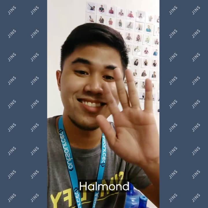 JINSのインスタグラム：「Seen the chat box on our website? There's a real human behind it! No robots here 🚫🤖  Our team is ready 24/7 to help you find your best frames!」