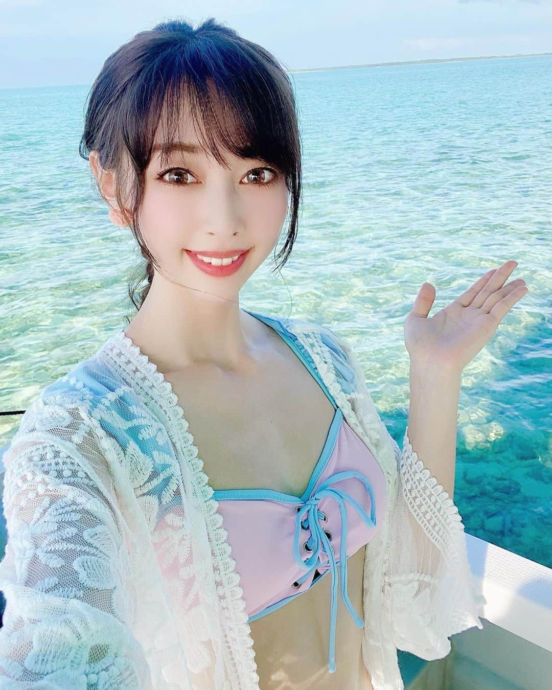 林紗久羅さんのインスタグラム写真 - (林紗久羅Instagram)「. . . . おはよう🐠👙💕 . 今日もお仕事頑張りましょう☺️ . . . #swimwear #水着 #ビキニ #rq #racequeen #bikinigirl #ロングヘア #自まつ毛  #美容 #ラルム #ハニースウィート #ウエスト #くびれ #おへそ #泳装 #游泳衣 #比基尼 #비키니 #수영복 #粉我 #照片 #slender #スレンダーライン #romand #ロムアンド #フリル水着 #レース水着 #katespade #dazzystore #幻の島」10月28日 6時05分 - sa1210ku