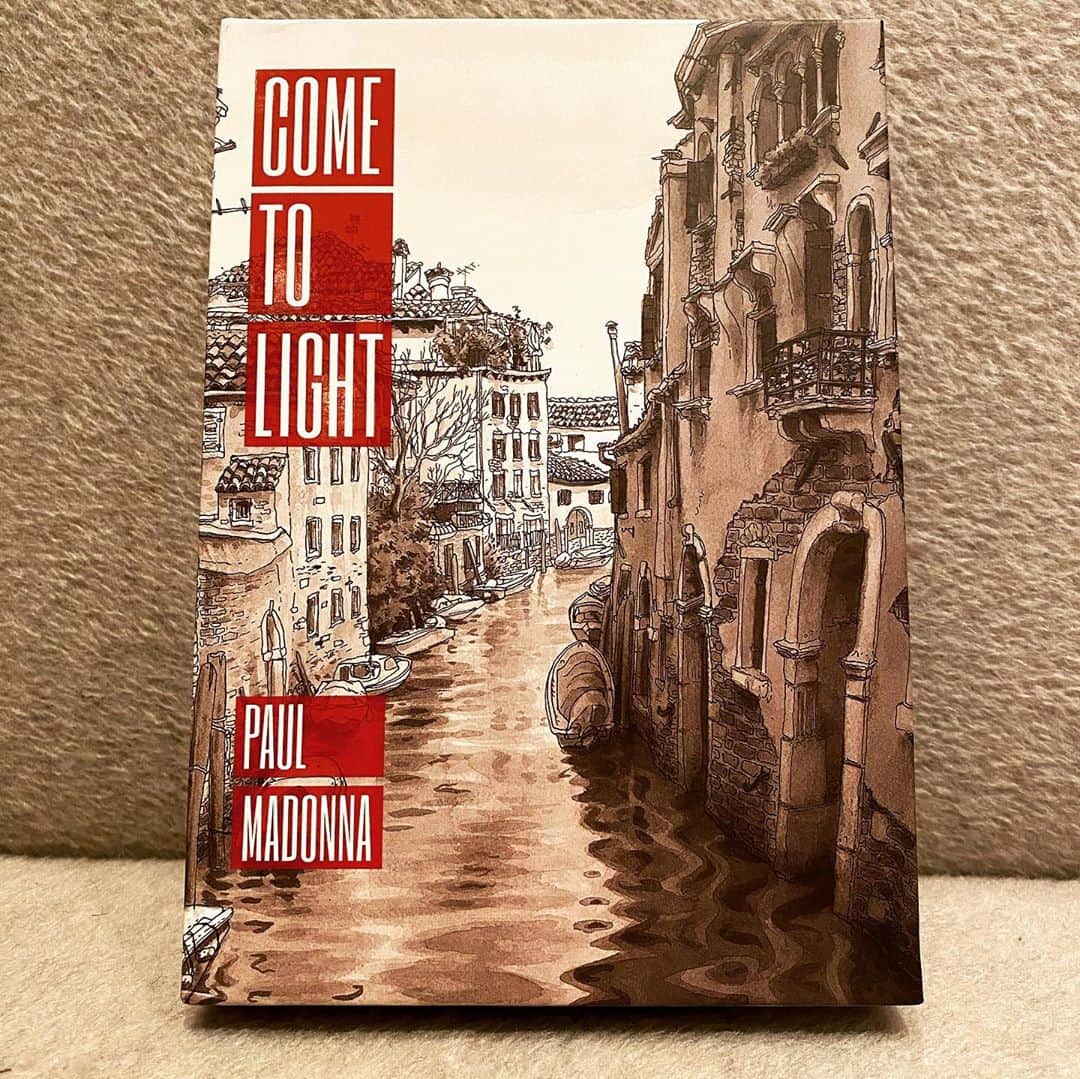 ガブリエル・マクトのインスタグラム：「Just about to drop into @paulmadonnastudio #cometolight #detectivestory #emithopper #formerrockstar #turned #author and #artist check it outtttttt - @westmarginpress That and #vote #orderchaos #villaofmisfittoes #antsinthebananas」
