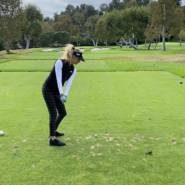 アンナ・ローソンのインスタグラム：「I love these pants!!! 💯❤️ #pxgapparel #fallvibes」