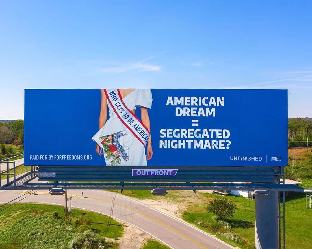 プラバルグルンさんのインスタグラム写真 - (プラバルグルンInstagram)「American Dream = Segregated Nightmare? Peachland, NC 2020  For the Spring 2020 collection, my show explored the question “who gets to be American?” I was inspired by the TIME magazine cover created by @forfreedoms.  Since that very poignant and emotional show, this is a question I have continued to confront in order to make sense of the deep divisions and immeasurable suffering in this country.   I am an immigrant, an entrepreneur, a designer, a gay man, an activist, a son, a brother, and a proud uncle. I am a collection of all of these things. To me, this confluence of individuality is the truest form of the American identity.   I came to this country in pursuit of the American Dream; the idea that an outsider and misfit like me could realise their wildest ambitions. America represented a land of endless possibilities. I got my American Dream, however this is not the case for many others. For far too long, this country has left behind and exploited its Black, Brown, Asian, Indigenous, LGBTQ+, and undocumented family in pursuit of an ideal that has left us divided and wounded.   Our rallying cries for racial justice continue to hang in the air and the Black Lives Matter movement sweeps across the country (and the world). We continue to say the names of Breonna Taylor and George Floyd. We march. It clear to us all that equality for one group does not lead to true liberation for all. We ask: what does the American Dream stand for, and who does it serve?   I am honoured to participate in @forfreedoms 2020 Awakening. To be counted amongst this esteemed group of artists and thought leaders is a dream. For this project, they co-opted billboards to share artist created messages to encourage deep thinking, self reflection, and discourse. My piece “American Dream = Segregated Nightmare?” has the goal of creating dialogue about the oppression of marginalized communities in America due to systemic racism and structural inequities. I hope that as a nation we will continue in our resistance and remember that it is our patriotic duty to challenge the fabric from which this country that we love was weaved.  📸 by Mike Butler Special thanks @gregg.otis, Dan & Corina Lecca」10月28日 6時48分 - prabalgurung