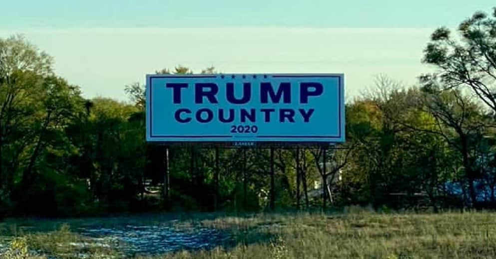 ドナルド・トランプさんのインスタグラム写真 - (ドナルド・トランプInstagram)「Just landed in Wisconsin and passed this great sign, thank you! See everyone soon!! #MAGA」10月28日 6時59分 - realdonaldtrump