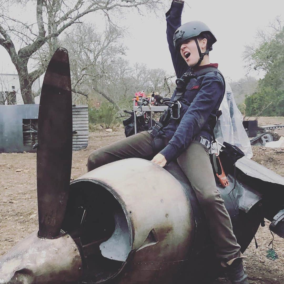 マギー・グレイスのインスタグラム：「When you see your friends are voting early! #votingsquad #allthefeels #recordturnout #tuesdaytruths 🙋🏻‍♀️🤸🏽‍♀️💃🏻🕺🏽」