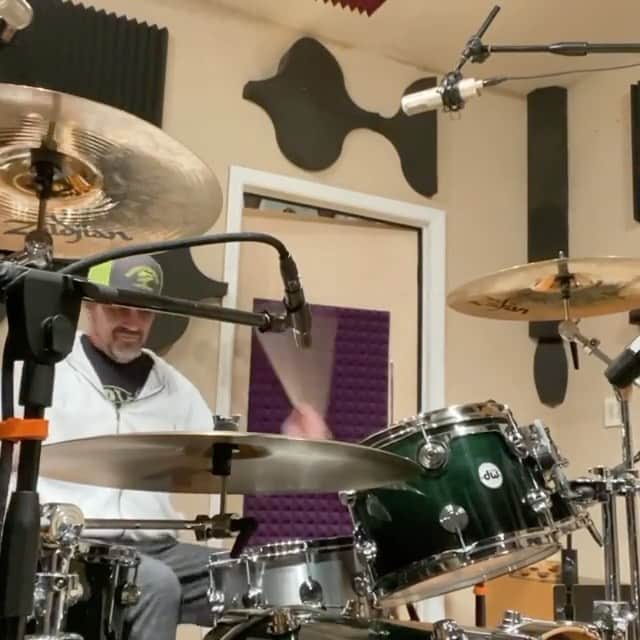 3 Doors Downのインスタグラム：「“The drums for the 3DD tour that didn’t happen just showed up! Stunning! Thank you!” - @greg3doorsdown_ #repost」