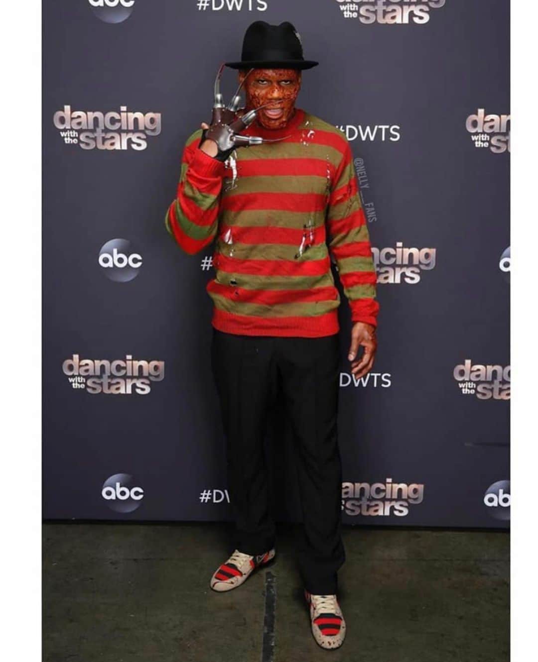Nice Kicksさんのインスタグラム写真 - (Nice KicksInstagram)「Nelly with the frightening Air Jordan 1 “Nightmare on Elm Street” custom dancing shoes for #DWTS. 🕺🩸」10月28日 7時50分 - nicekicks