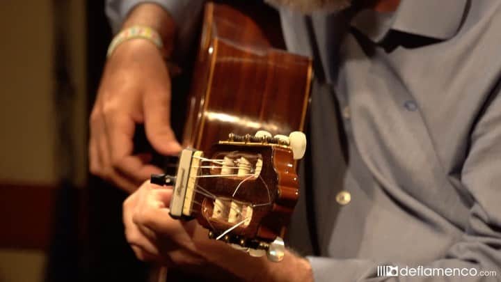 DeFlamenco.comのインスタグラム：「Las manos de un genio, @rafaelriquenioficial   #sumaflamenca」