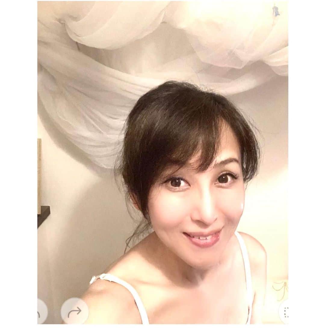 立見里歌さんのインスタグラム写真 - (立見里歌Instagram)「📩そろそろあなたと出掛けたい ・ 本日より、1店舗追加です。 #msstyle表参道 数が少ないのでお早めに ・ ⚜️「集中保湿ケアキャンペーン」 【キャンペーン販売店】 #むぎごころ　→楽天店、Amazon店、Yahoo店、他 #自然食品ff 広尾店→東京広尾駅すぐ  #特別価格 #数量限定 限定店にて展開 ※無くなり次第終了 ⚜️ #集中保湿ケア  . https://www.la-ipolani.com/ 天然 #ダマスクローズ  の芳醇な香り . 🌹 #イポラニローション #発酵 ローションで無添加 #植物性　 #イポラニ目元口元用クリーム  #幹細胞エキス #ホホバオイル 他多数のリッチな成分　 #目元　#口元　#リップクリーム　#フェイスクリーム　として使えます。 ---------------------- ---------------------- #敏感肌 ‪#男性 🆗 #baby 🆗 #無添加 #スキンケア  #エイジングケア #美容 ---------------------- ---------------------- 【通常商品販売店】 #自然食品ff  #むぎごころ  #イオンボディ  #アメリカンファーマシー  #pilikai  #女性自身百貨店 #sosiego #felitica」10月28日 8時21分 - riiikaaa15