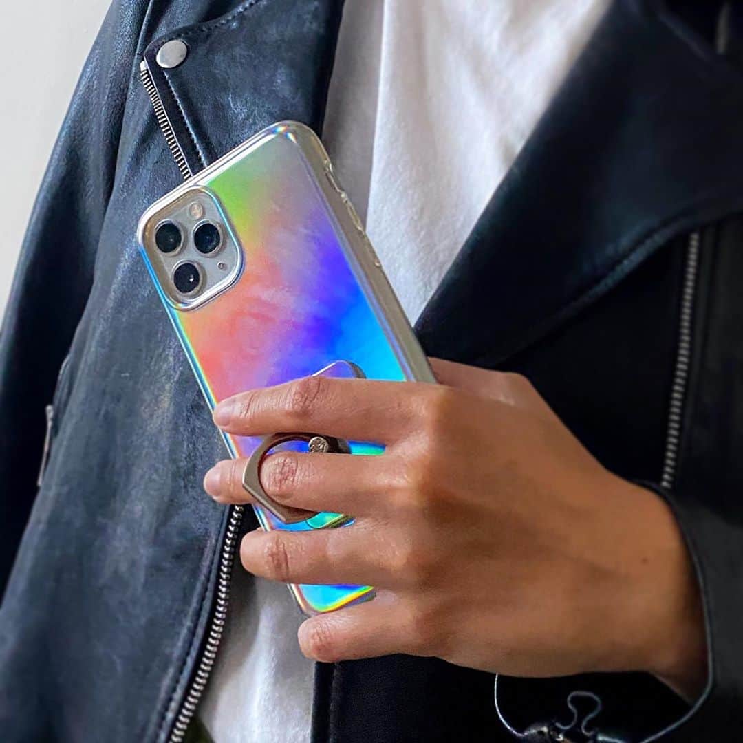 VELVETCAVIARさんのインスタグラム写真 - (VELVETCAVIARInstagram)「If you’ve been looking for a sign to buy the Holo Nebula case... this is it 😍🌈 #velvetcaviar」10月28日 8時20分 - velvetcaviar