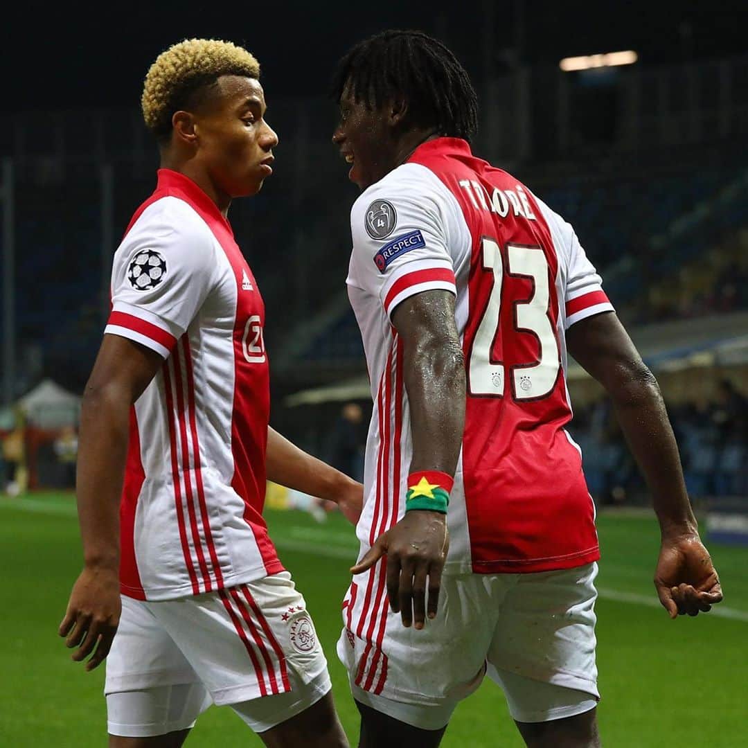 ダヴィド・ネレス・カンポスのインスタグラム：「#keepfighting... Come on @afcajax ‼️  #UCL￼ @championsleague」