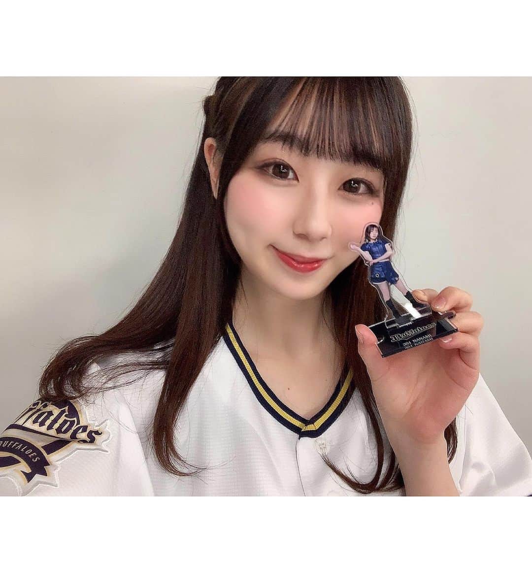 NANAMIさんのインスタグラム写真 - (NANAMIInstagram)「﻿ ﻿ ﻿ ﻿ ﻿ おはようございます( ◠‿◠ )！﻿ ﻿ 選手ver.に続いて﻿ ﻿ 昨日から、﻿ ﻿ バファローブル&バファローベル、﻿ BsGirlsのアクリルスタンドが発売になりました！😍😻﻿ ﻿ ﻿ ★ 球団公式オンラインショップ受注期間﻿ ﻿ 10月27日(火)11:00～11月1日(日)22:00﻿ ﻿ ﻿ ★ 直営店発売日﻿ ﻿ 10月27日(火)﻿ Bs SHOP：13:00～﻿ B-WAVE：11:00～﻿ ﻿ ﻿ ﻿ ﻿ 沢山集めてお部屋に飾って頂けると嬉しいです🥰！﻿ ﻿ ﻿ ﻿ …☆…。…。☆。…。☆。…。☆﻿ ﻿ ﻿ 今日は連戦2日目！⚾️✨﻿ ﻿ ﻿ この連戦でのホームゲームは最終日！﻿ ﻿ ﻿ Buffaloes﻿ 絶対勝つぞ〜😠👊💥﻿ ﻿ ﻿ では！﻿ 皆様今日も一日頑張りましょう😊💪﻿ ﻿ ﻿ ﻿ ﻿ ﻿ #Bs2020 #orixbuffaloes #baseball #オリックスバファローズ #プロ野球 #bsgirls #野球 #オリックス #オリ姫 #野球女子 #京セラドーム #京セラドーム大阪 #球場 #大阪 #instagood #instalike #followｍe #ユニフォーム #ユニフォーム女子 #アクリルスタンド #バファローブル #バファローベル #NANAMI_364」10月28日 8時16分 - nanami_bsgirls_364