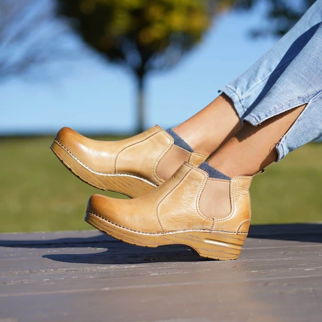 ダンスコのインスタグラム：「Boots for fall or sticking with clogs? Why not both!」