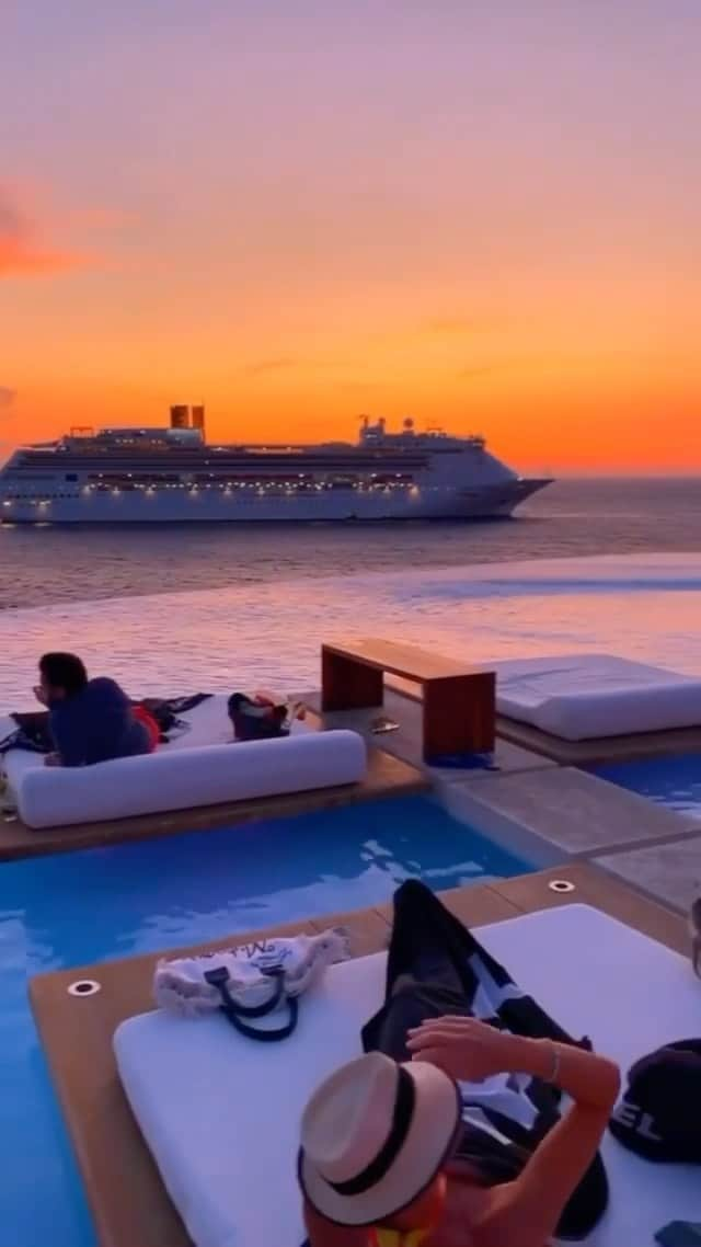 BeStylishのインスタグラム：「Mykonos sunsets are so wonderful 🌅💥 🏨 Cavo Tagoo Mykonos  📍Mykonos/ Greece  📸: @takemyhearteverywhere ______________________________________________ 👉@home ______________________________________________ #glorioushotels #travlzmedia #travlz #hotel #resort #travel #wanderlust #hotelroom #vacation #pool #view #sunset #europe #greece #mykonos」