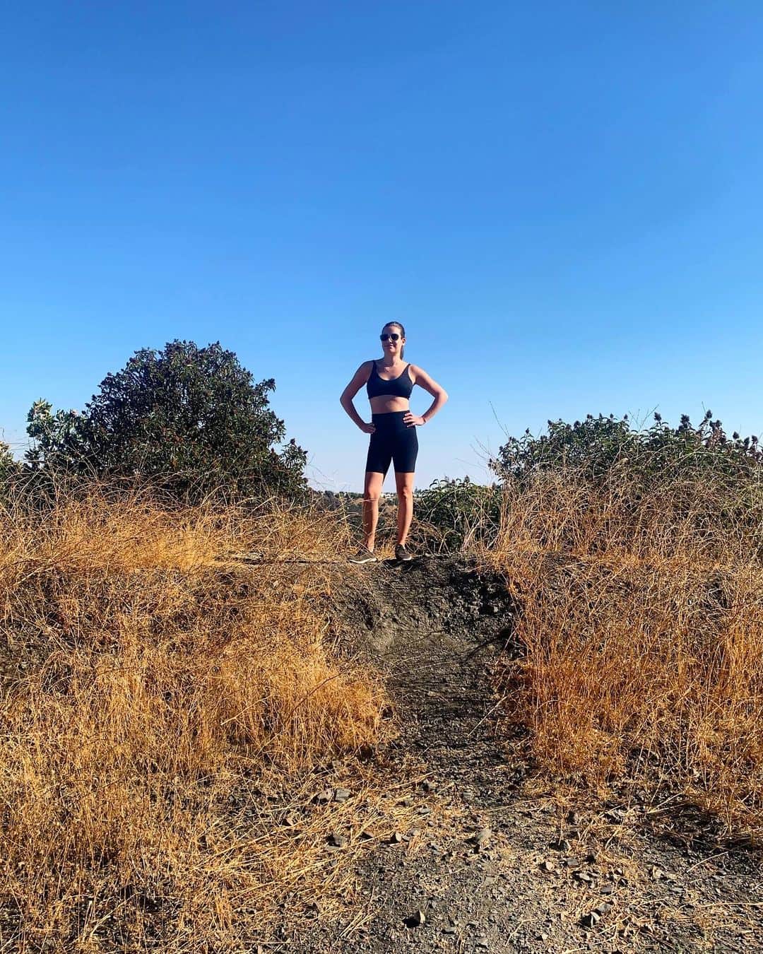 リア・ミシェルのインスタグラム：「9 weeks postpartum- taking some time to move my body! Feels so good!」