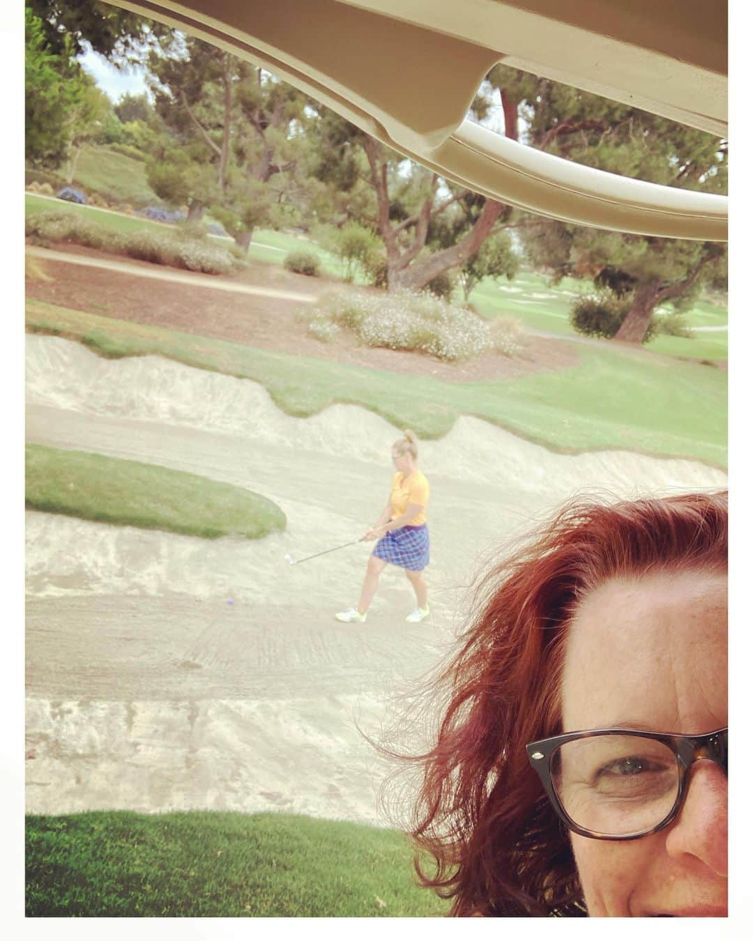 ジェニー・ガースさんのインスタグラム写真 - (ジェニー・ガースInstagram)「When you take a gal to the golf course and she sneaks pictures of you in your misery🤣 Thanks a lot @addyhouse  #golf #sneaky #beginner   Honestly starting up a new hobby during all this insanity has really helped me get thru it.  Just take a couple of hours for yourself once in a while. Get away from the soul crushing f’ing news feed. Go outside in nature. Challenge yourself to do something, even if it’s hard and sometimes seems impossible. Laugh with someone, or at someone in my case😆 #selfcare #laughter #nature #challenge #friends #besafe」10月28日 8時34分 - jenniegarth