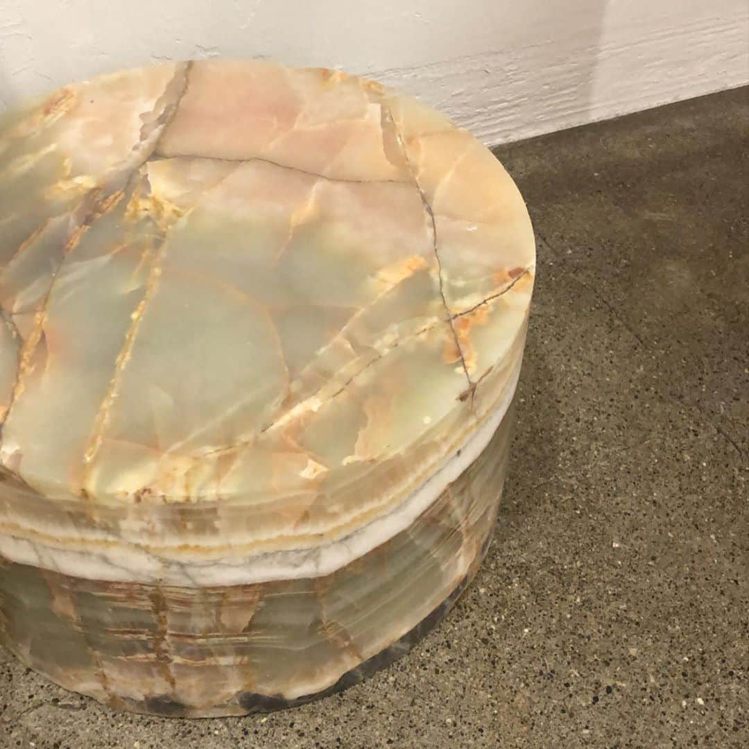 関根祥子のインスタグラム：「onyx！！！  かっこよすぎてドキドキする♡  素敵な展示を見に行ってきました。そしてワクワクするお話しもできて来年が楽しみです✴︎  お家に連れて帰った子たちは今度お披露目しまーす✨  今週末も展示をやっているので気になる方はチェックしてみて下さい✴︎」