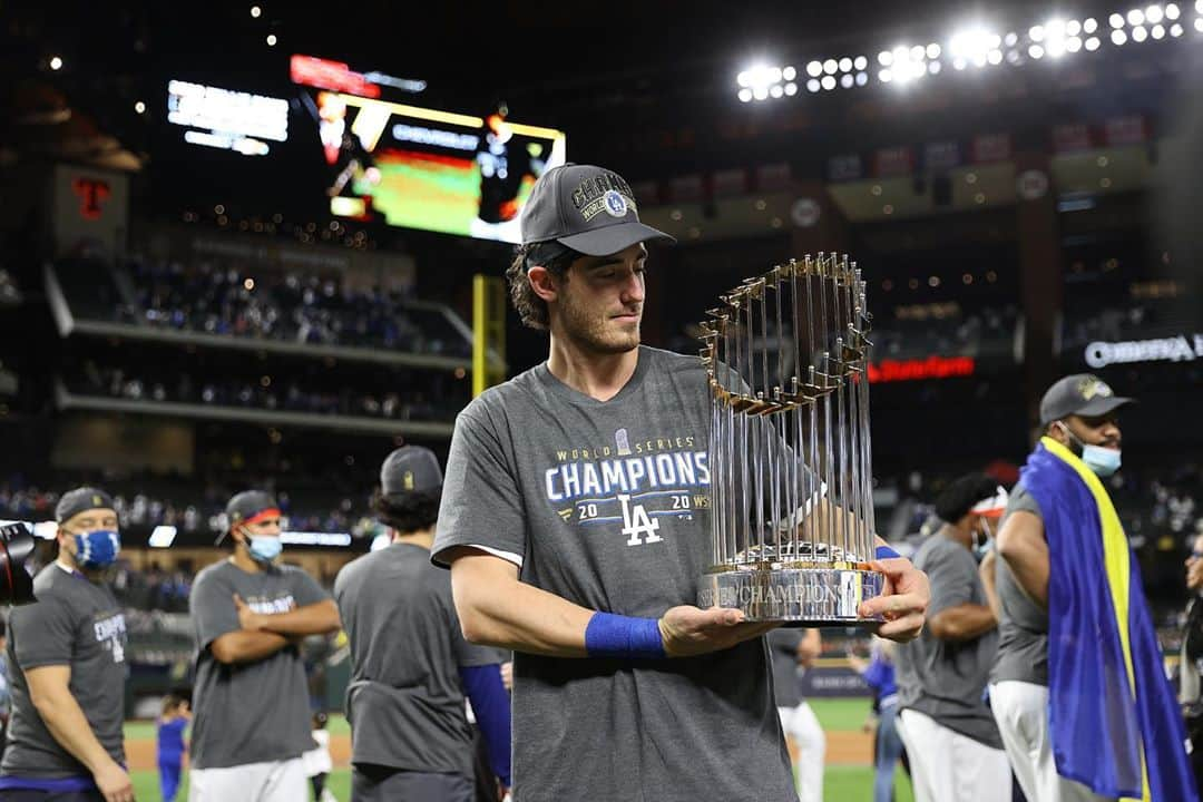 クレイ・ベリンジャーさんのインスタグラム写真 - (クレイ・ベリンジャーInstagram)「WORLD CHAMPION!!!!!$」10月28日 14時02分 - cody_bellinger