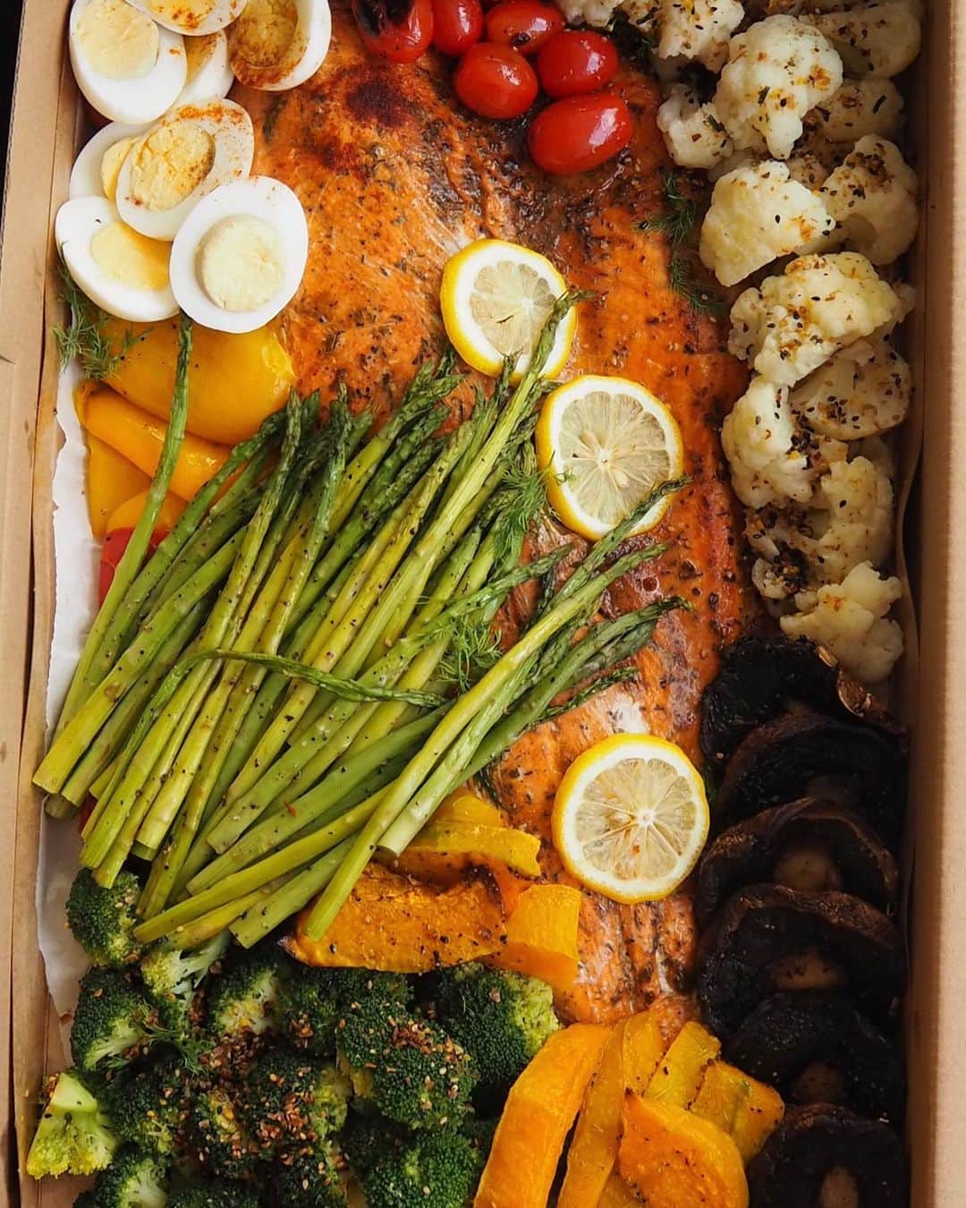 Li Tian の雑貨屋さんのインスタグラム写真 - (Li Tian の雑貨屋Instagram)「Look no further than @theplatteringco for your party options! 🎉 🥳We had this hearty salmon platter with grilled asparagus, portobello mushrooms, eggs, red/yellow pepper, brocolli and cauliflower which could easily feed 5-7 pax (or even more) 🤩   The slab of fish was so fresh and perfectly seasoned, with the meat staying moist and not over cooked at all. Very value for money 👍👍👍   Hop online to browse the full menu which includes meats, seafood, cheese and even desserts!   Quote “DAIRYXTPC" when u purchase a Sharing Platter online at theplatteringco.oddle.me and get a free bag of Homemade Chocolate Granola.   **order between 27 Oct and 8 Nov, for delivery between 28 Oct to 30 Nov 2020  • • • • #sgeats #singapore #local #best #delicious #food #igsg #sgig #exploresingapore #eat #sgfoodies #gourmet #yummy #yum #sgfood #foodsg #burpple #beautifulcuisines #bonappetit #instagood  #eatlocal  #delicious #weekday #seafood #sgcatering #musttry #buffet #sgdelivery」10月28日 14時02分 - dairyandcream