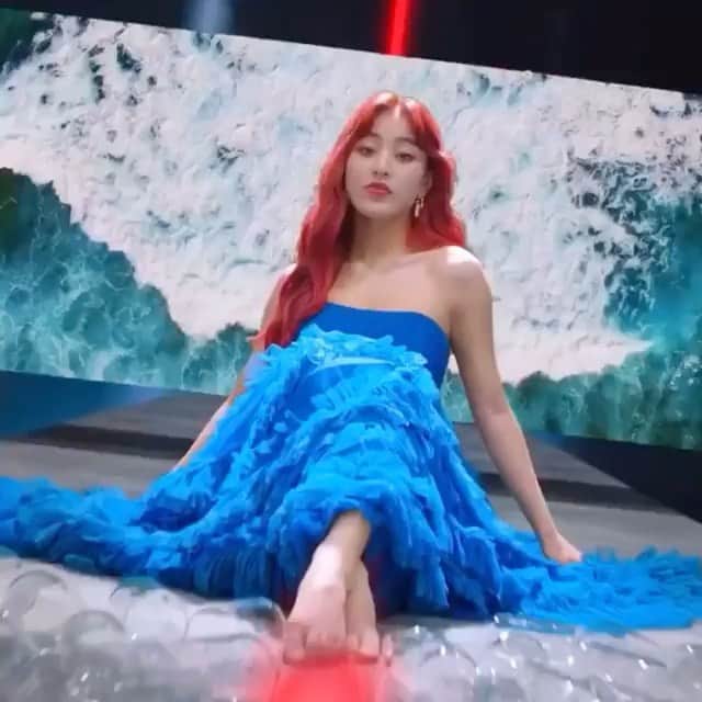 JONTE’のインスタグラム：「32Mill views in 1 day 👀 . Hope you guys love & learn the new choreography for #TWICE 💋 Repost from @leejung_lee • _ 🥀I CAN’T STOP ME🌿 #TWICE #choreography by @hellojonte , @kieltutin @leejung_lee & asst chore @durantelambert . OUT NOW!  It’s already my 5th time choreographing for these wonderful artists, and I am always grateful. Big thanks to @jypentertainment for great opportunities and putting everything together, @twicetagram for smashing the choreography as always, two other great choreographers (@hellojonte & @kieltutin ), all the dancers who helped for submission video, and to my home @ygx_official . #EYESWIDEOPEN and stay tuned because there’s more to come!🔥 이번 #트와이스 신곡 #ICANTSTOPME 안무에 참여 했습니다! 벌써 5번째 작업이라니.. 항상 영광스럽고 감사한 마음 뿐 입니다. 좋은 기회 주시는 JYP 엔터  퍼디팀, 잘 소화해주신 트와이스 멤버분들, 같이 참여한 멋진 안무가분들, 도와주고 큰 힘이 되어주는 우리 시안 멤버들, 그리고 우리 회사 YGX 정말 감사드립니다. 저는 앞으로 더 좋은 사람, 좋은 안무가가 되겠습니다!🤍」