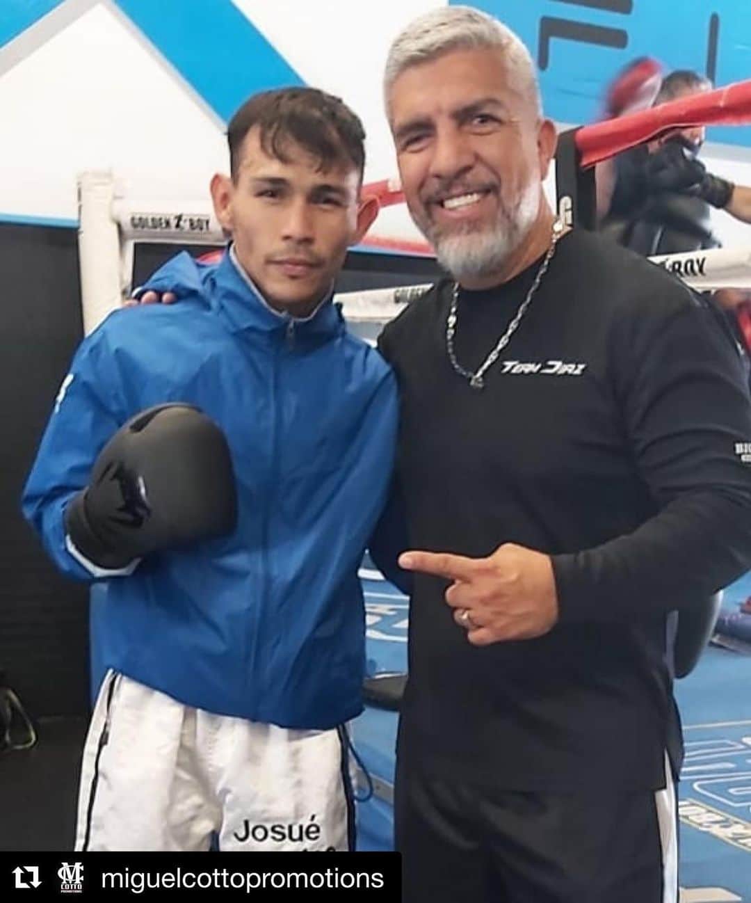 ミゲール・コットのインスタグラム：「Gracias @coachjoeldiaz #Repost @miguelcottopromotions ・・・ 🥊🔥🇳🇮Carlos Buitrago añade al experimentado entrenador Joel Díaz 🇳🇮🔥🥊  El contendiente mundial Carlos Buitrago apuesta todo en esta nueva oportunidad titular cuando enfrente este viernes en el Fantasy Spring Resort y Casino en California al campeón minimosca de la @worldboxingorg , Elwin "La Pulga" Soto.   Para esto Buitrago contara con el experimentado entrenador Joel Díaz.   Díaz ha trabajado en el pasado con grandes campeones mundiales entre los que se destacan Timothy Bradley.   "Chocorroncito" como se le conoce a Buitrago llegó a Los Angeles a principio de semana para ponerse al día con Joel Díaz.   El combate Buitrago vs. Soto será la pelea co estelar de la velada estelarizado por Jaime Munguía.@goldenboy @realmiguelacotto」
