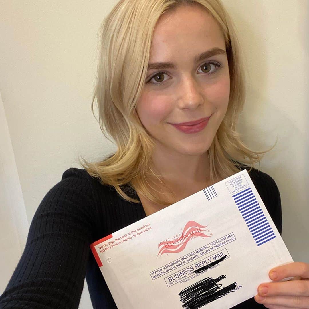 キーナン・シプカのインスタグラム：「Voting is COOL.」