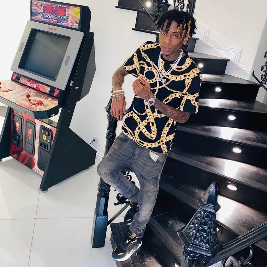 ソウルジャ・ボーイ・テレムのインスタグラム：「Get out yo feelings and get you some money 🤑」