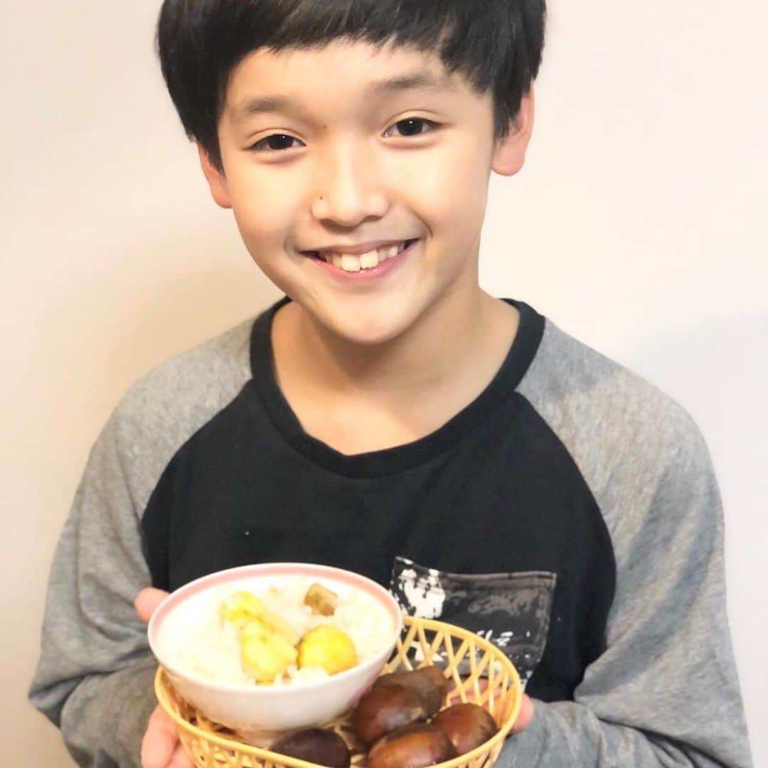 山口太幹さんのインスタグラム写真 - (山口太幹Instagram)「インスタで教えてもらった秋の食材の『栗ご飯🌰』を作ってもらったんだ！  美味しかった\(//∇//)\  今日も一日頑張るぞー！  #山口太幹 #小学5年生 #海汐プロダクション所属 #アービング所属 #栗ご飯 #秋の食材 #栗 #美味しい #朝食 #夕食」10月28日 8時53分 - taiki_umipro