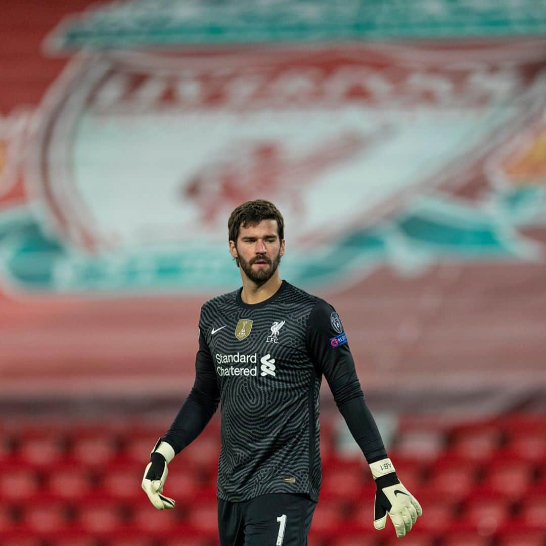 アリソン・ベッカーさんのインスタグラム写真 - (アリソン・ベッカーInstagram)「🕷+3 points #UCL #AB1 #ynwa #cleansheet」10月28日 8時57分 - alissonbecker