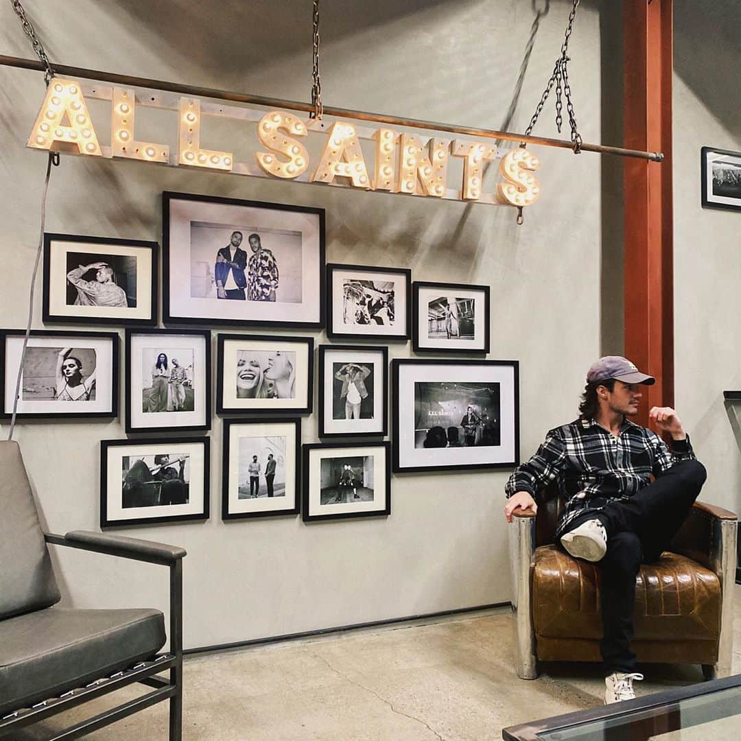 Aaron Carpenterのインスタグラム：「Thank you @allsaints 🤍🖤」