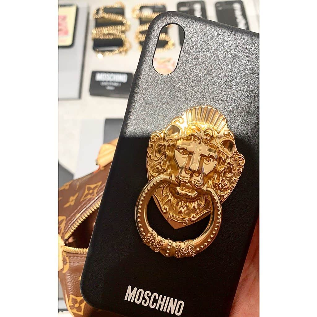 並川花連さんのインスタグラム写真 - (並川花連Instagram)「@moschino 🧸🖤  おにゅうなiPhone case🤍🖤」10月28日 9時08分 - kareurn