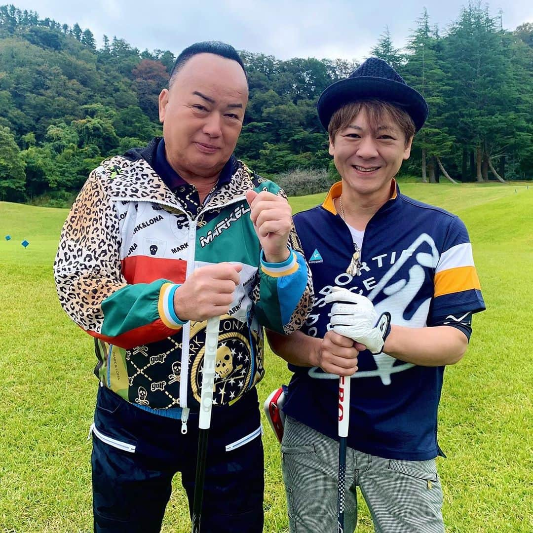 北島兄弟さんのインスタグラム写真 - (北島兄弟Instagram)「* 久しぶりにゴルフに行ってきました⛳️大先輩の細川たかしさんとご一緒させて頂きました❗️細川さんゴルフが凄く上手いので色々と教えて頂きました。その成果が出ていいスコアで回ることが出来ました✨楽しかったです😆 ・ ・ #ゴルフ #golf #大先輩 #細川たかし さん #上手  #色々 #教えて #いただきました #感謝 #北山たけし」10月28日 9時08分 - kitajima_brothers_official