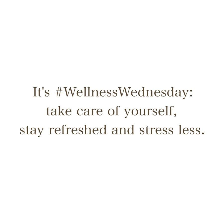 のインスタグラム：「_______ Wellness Wednesday⚡️✔️ . 週の真ん中でもある水曜日は、 「#自分を労る」とあらかじめ決めている。 . 1. 夕食作りは例えばオーブン焼きにしたりと簡単時短、 かつ美味しいものを。←"美味しい" が重要。 食事で満足すると、かなりリフレッシュできるので。 (和食はなにかと手間がかかるから、水曜は洋食率が高い) . 2. ストレスリリースする時間を意識的に持つ。 . . #ルーティンをたまに聞かれるので #とりあえず過ごし方の感覚をポスト #ホットクック がずっと気になっています . #midweek  #myroutine  .」