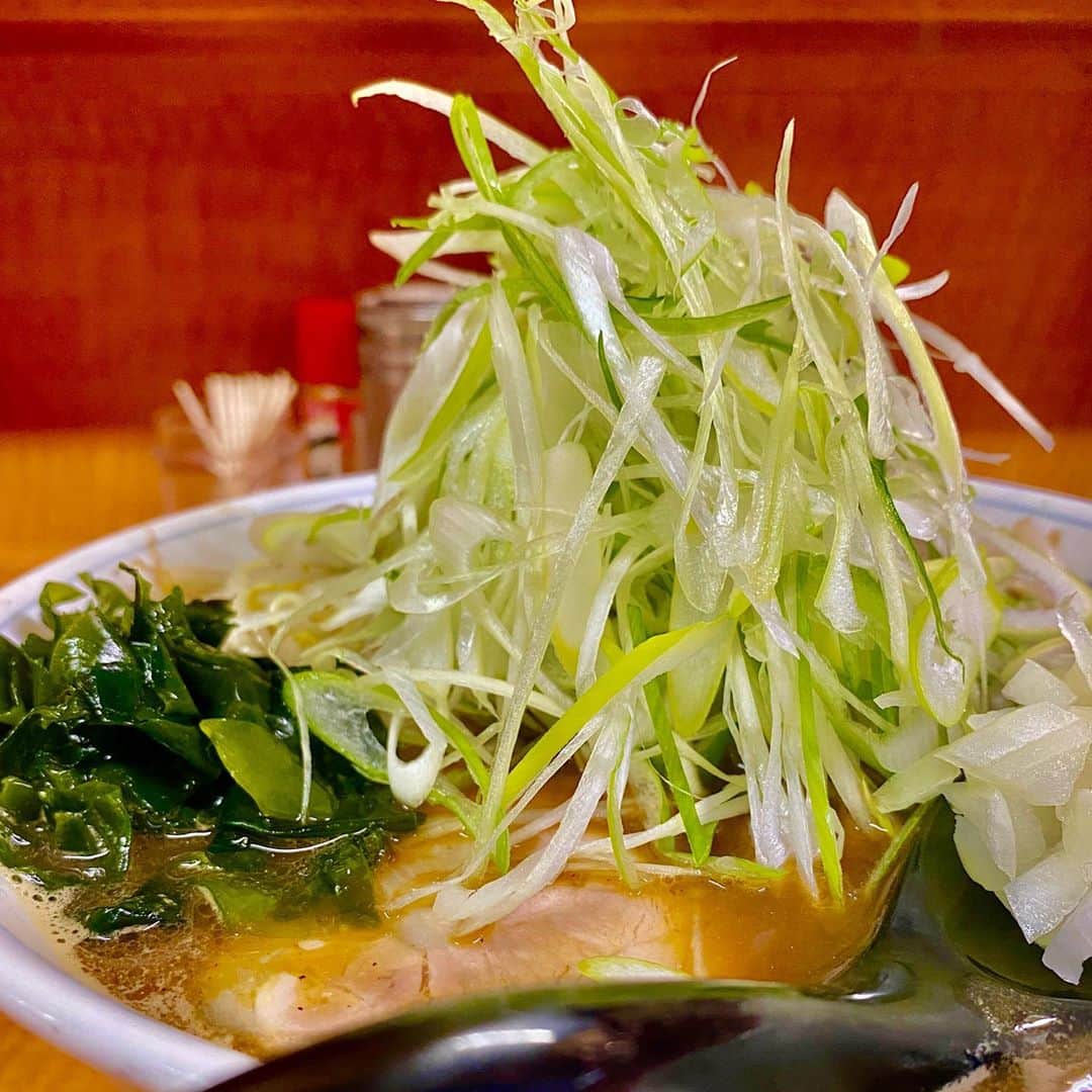 のインスタグラム：「夜中のひらき屋 無意識で食べてる」