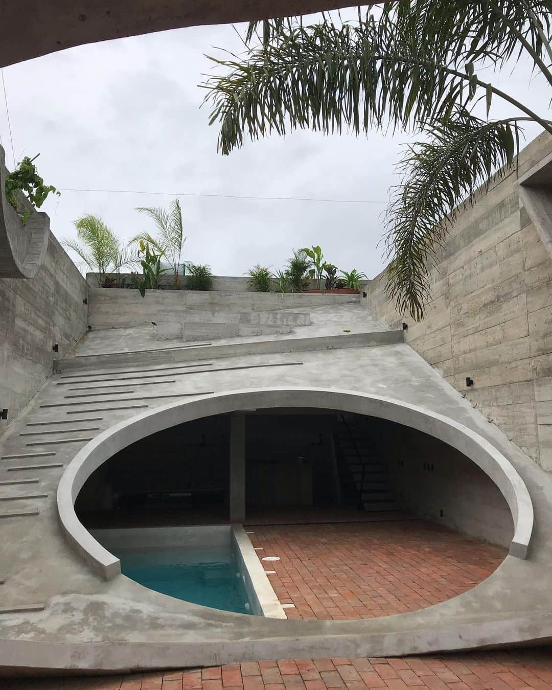 トームさんのインスタグラム写真 - (トームInstagram)「Thank you to Gigi and Daniel, developers at  @surrealestatemex and of course to @ludwiggodefroy the creative genius behind this gobsmacking beauty. Will this be our new home at #ZicatelaBeach #Oaxaca #Mexico ?」10月28日 9時31分 - tomenyc