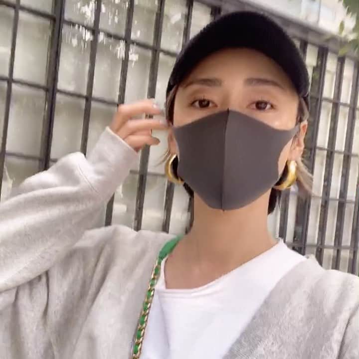 &mのインスタグラム：「のびのびヘアーをちゃちゃっと整えてくるよ👻」