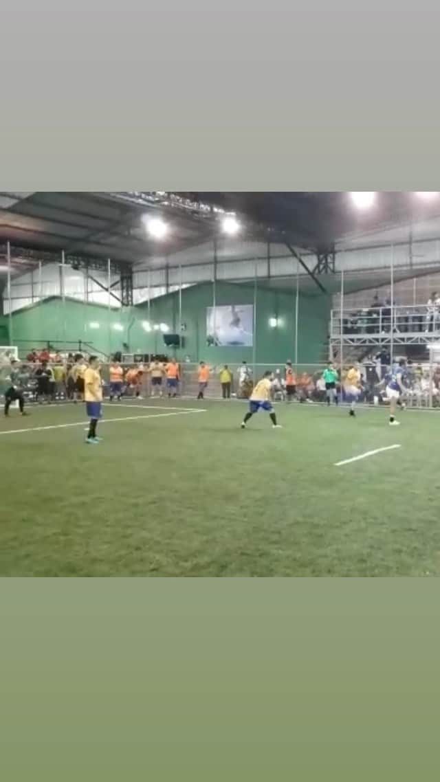 アレッサンドロ・ローザ・ヴィエイラのインスタグラム：「Inauguração @ctfalcao12belem @ctfalcao12 e @crossf12topper @crossf12belem -  Saiu esse gol “combinado” aí 🤷🏻‍♂️😃  Marque os amigos ✅」