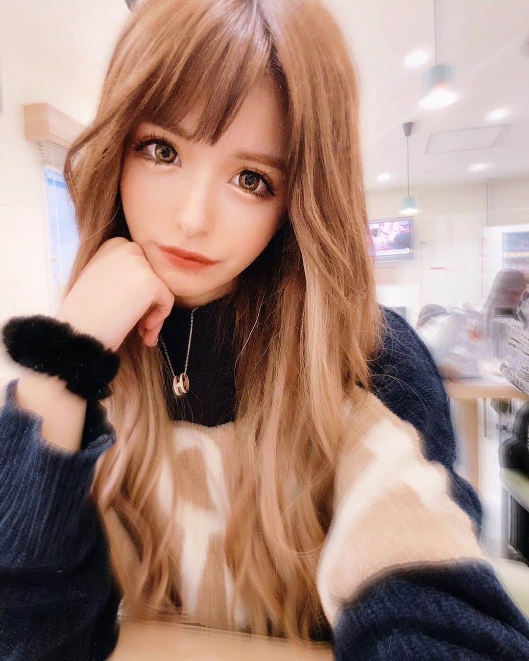 アンジェリカのインスタグラム：「🧡 . この間 @tokyo_ace_clinic さんで眉毛の アートメイクして来たよ♡  1週間くらいしたら馴染んできていい感じに😍 ほーんとに綺麗な形だしメイク楽になったから おすすめ🤎  担当は松井さん💌  🧡 .   @artmake_by_tokyoaceclinic  #artmake_by_tokyoaceclinic #tokyo_ace_clinic #matsui_tokyoace #アートメイク」