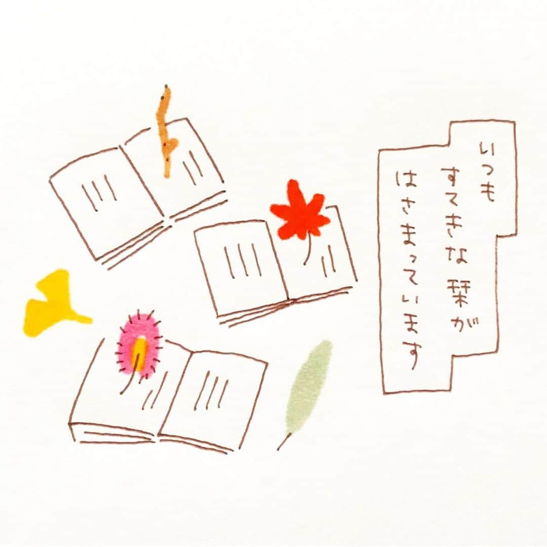 カモさんのインスタグラム写真 - (カモInstagram)「読書週間（10/27〜11/9） #読書週間#栞#bookmark#イラスト#illustration#ウサギタケ#usagitake  1,2: A nice bookmark is sandwiched between the books I lent. 3: Almost the first half.」10月28日 10時17分 - illustratorkamo